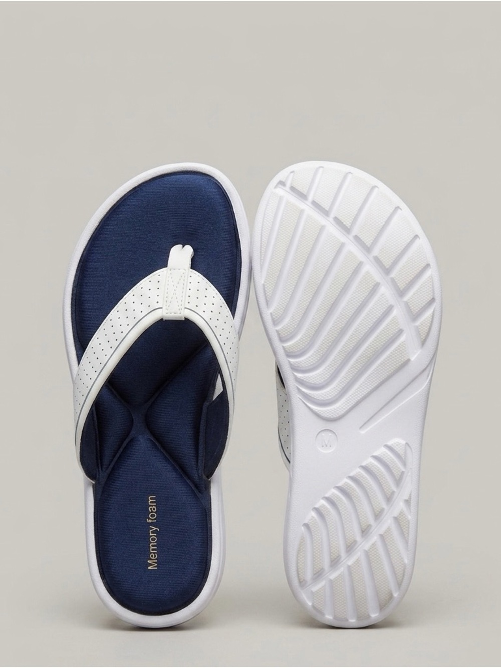 NEW Women's Memory Foam Comfort Sandals - Size Medium